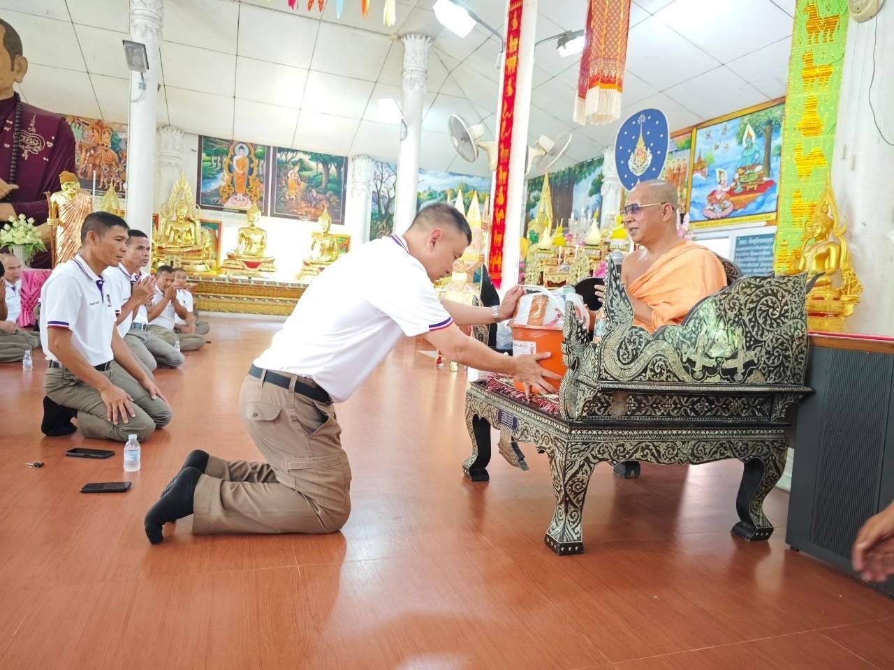 ตร.สภ.บางระกำปฏิบัติธรรมตามโครงการตำรวจบางระกำเข้าวัดปฎิบัติธรรมเพื่อขัดเกลาจิตใจ