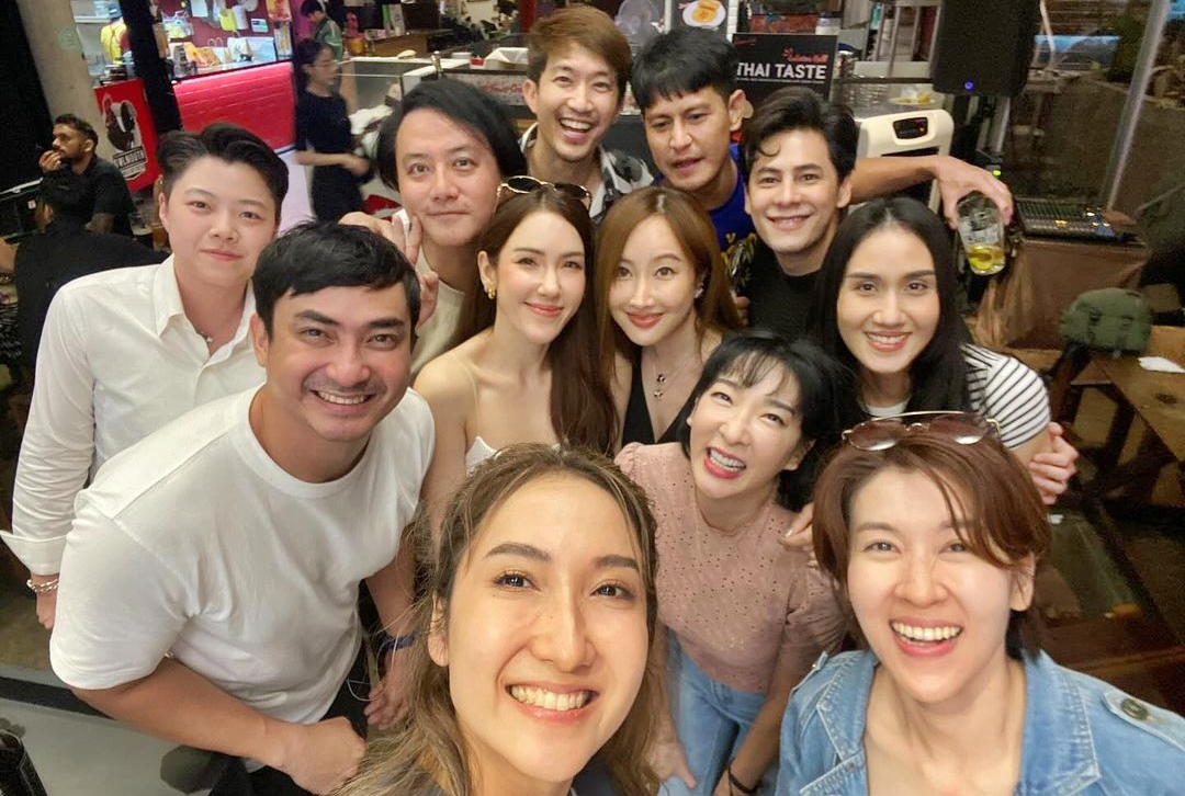 แก๊ง "เบญจา คีตา ความรัก" รวมตัวรับการ์ดงานแต่ง "เจี๊ยบ-ปูไข่" 