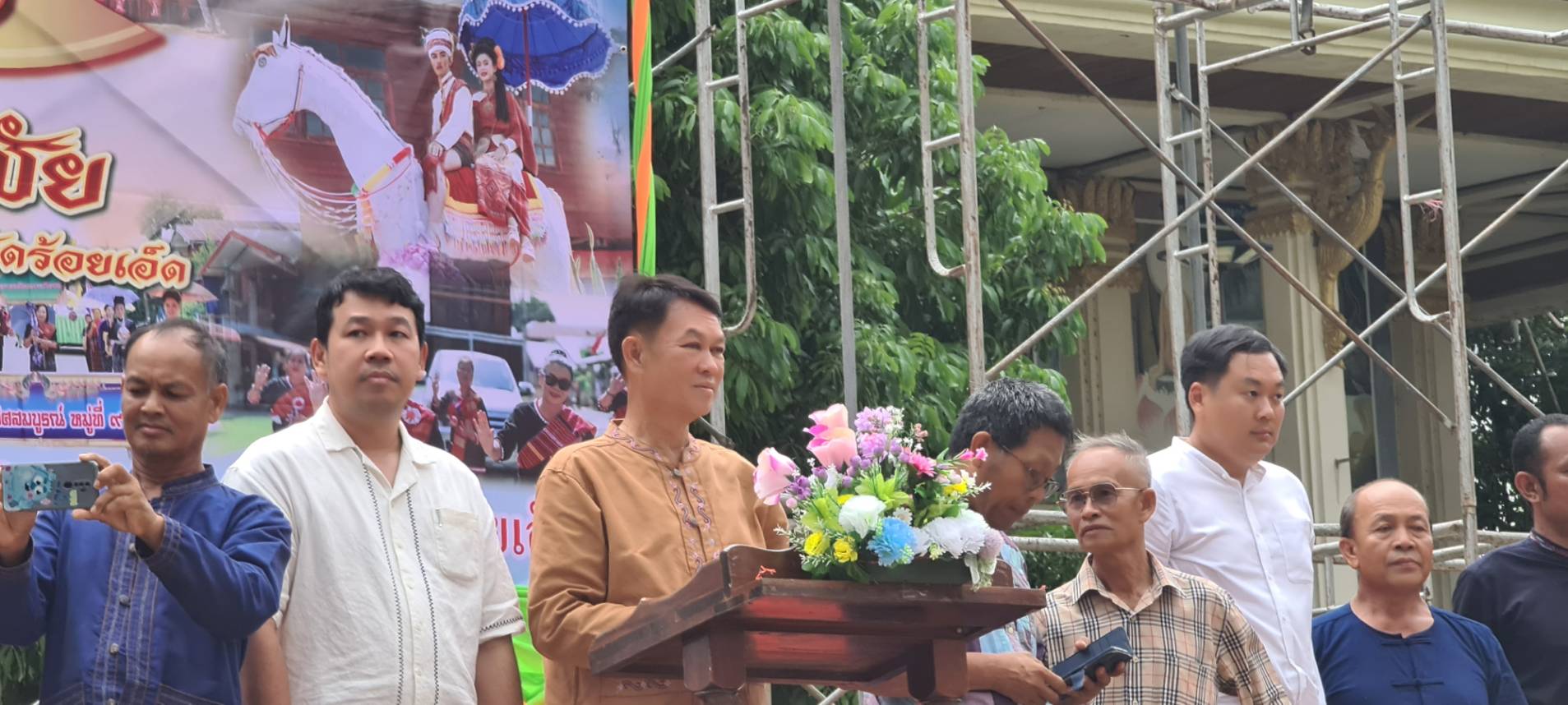 ที่ปรึกษารมว.เกษตรฯ เปิดงานประเพณีบุญบั้งไฟตำบลบุ่งเลิศ อ.เมยวดี 