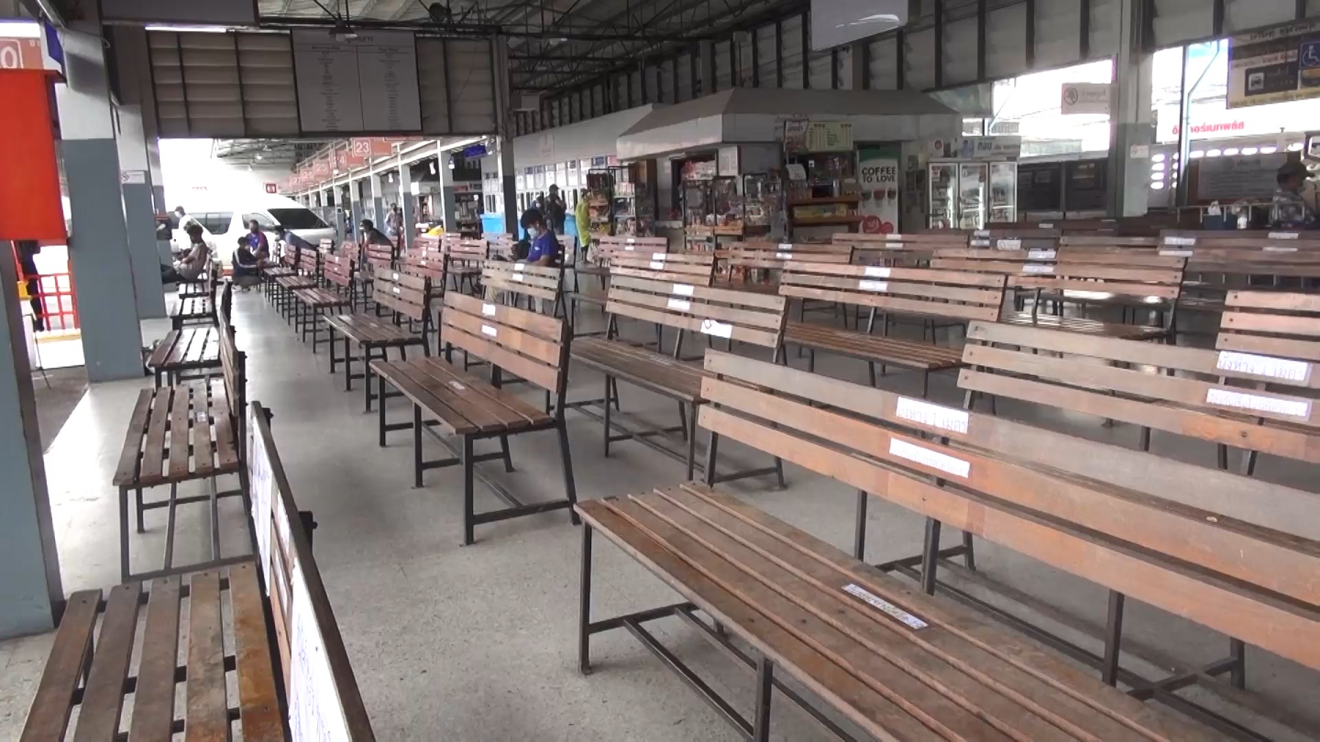 ขนส่งเงียบเหงา บขส.หยุดเดินรถสายใต้ทุกเส้นทาง ปิดตลาดหาดใหญ่ 14 แห่ง คุมโควิด