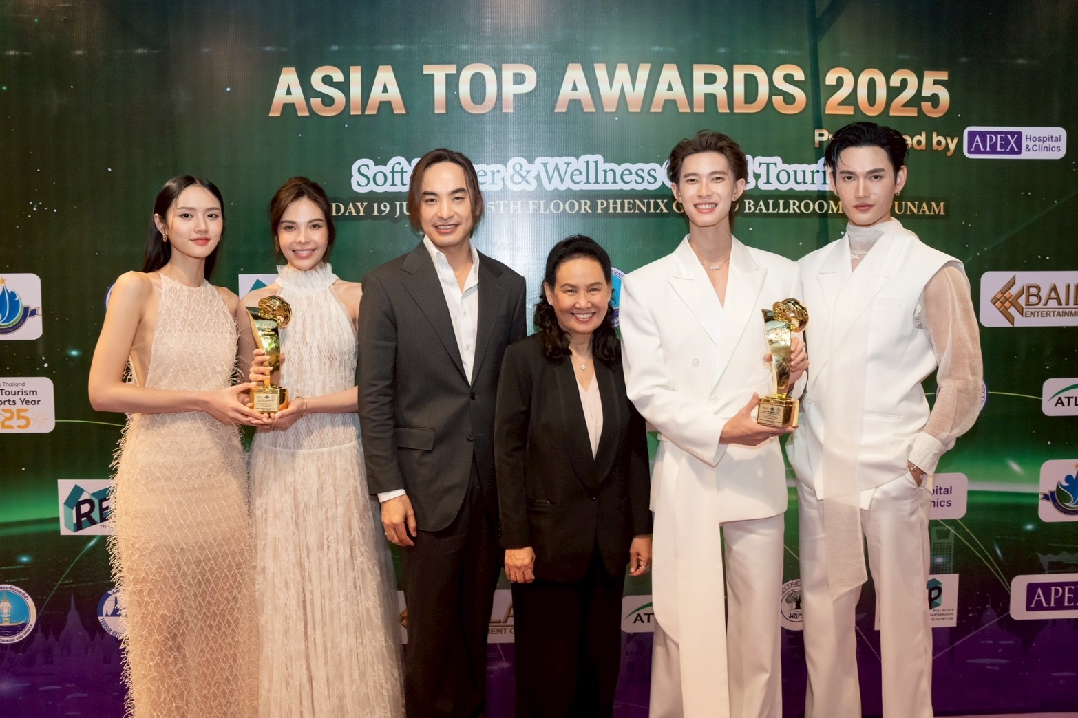 'พูห์–พาเวล' คว้ารางวัลนักแสดงซีรีส์วายยอดเยี่ยม ลูกหมี–ซอนญ่า ซิวรางวัลนักแสดงยูริ ในงาน ASIA TOP AWARDS 2025