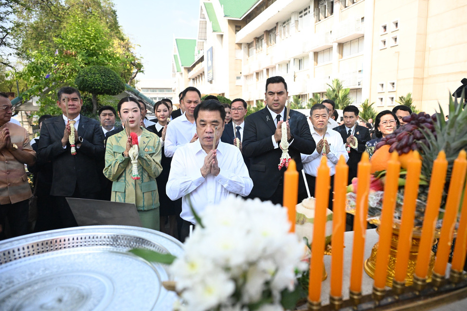 รมว.เกษตรฯ นำ2รมช.สักการะสิ่งศักดิ์สิทธิ์ ชูแนวคิด “เกษตรนวัตกรรม เพื่อความยั่งยืนเกษตรกรไทย” ดันนโยบาย 5 ด้าน ผลักดัน 6 เรื่องเร่งด่วน
