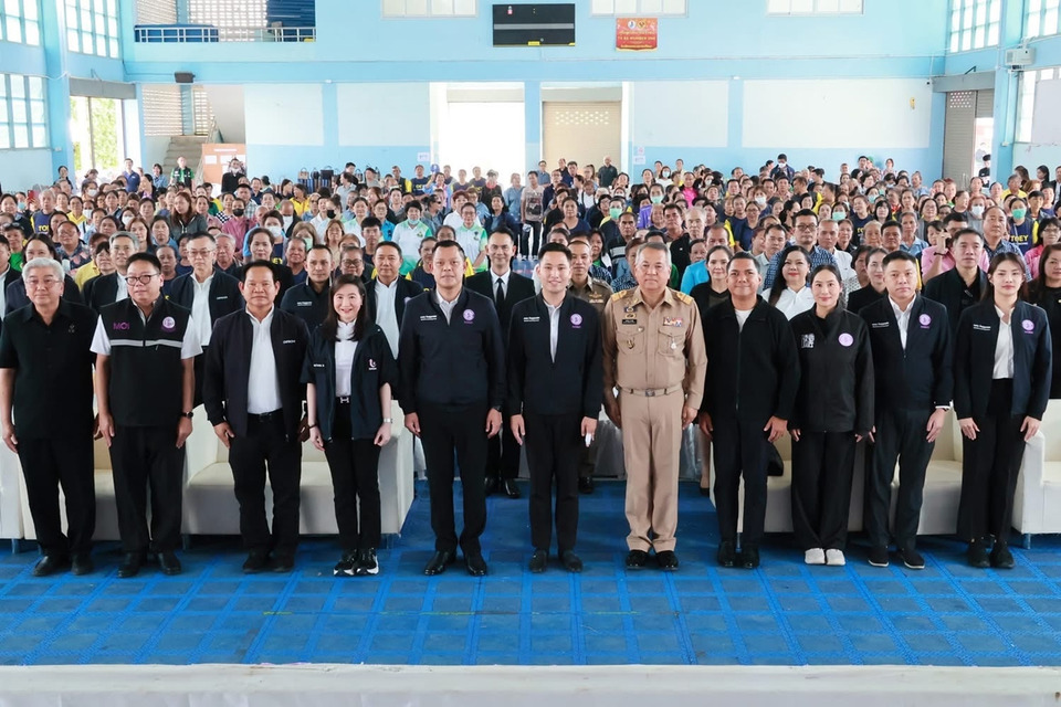 “ธนกร” ลงพื้นที่มหาสารคาม ดันวิสาหกิจชุมชนยกระดับอุตสาหกรรมฐานรากสู่สากล