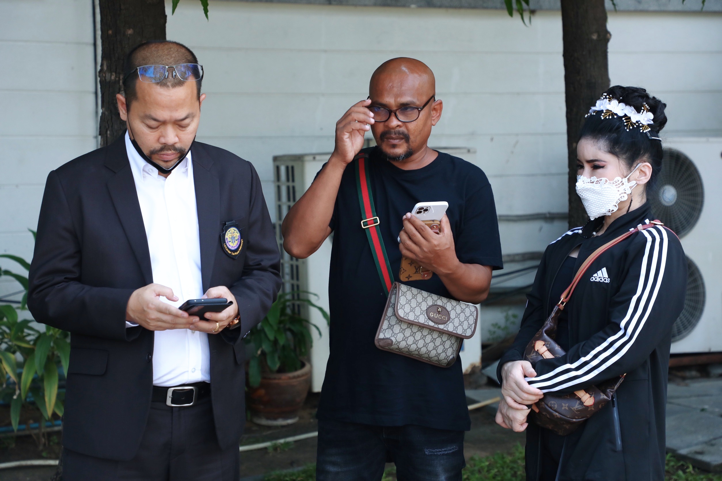 "หมอปลา" คัมแบ็ค! บุกทำเนียบฯ ยื่น "สำนักนายกฯ" ตรวจสอบวัดดังมีพฤติกรรมไม่เหมาะสม 