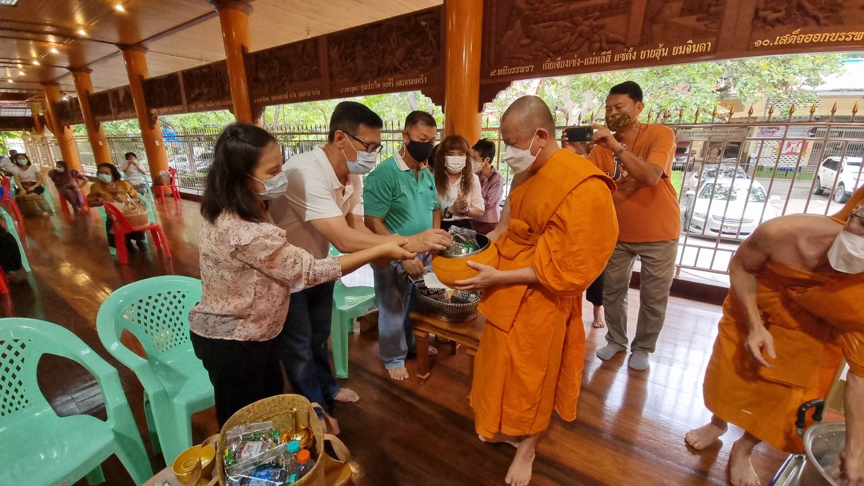 วัดป่าประดู่ ชวนพุทธศาสนิกชนชาวระยอง ใส่บาตรวันเสาร์ อุทิศส่วนบุญส่วนกุศลเหตุกราดยิงหนองบัวลำภู