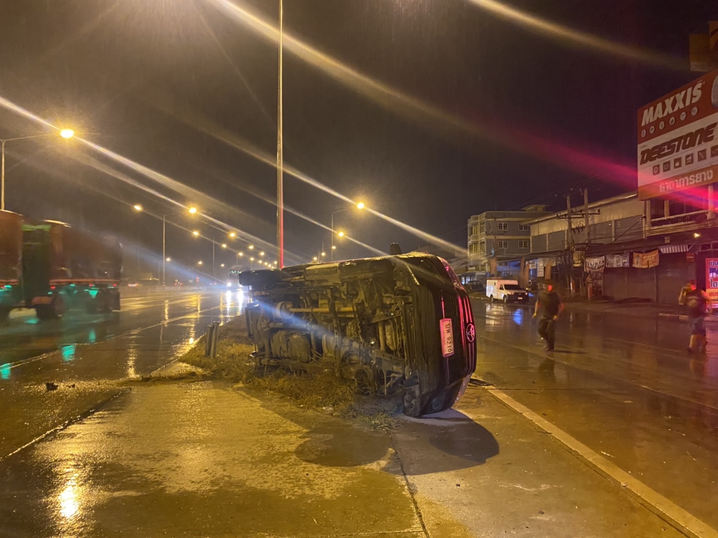 อุบัติเหตุซ้ำซากฝนตกถนนลื่นบนนถนนสาย304  ช่วงตอนสี่แยกกองพลทหารราบที่ 11