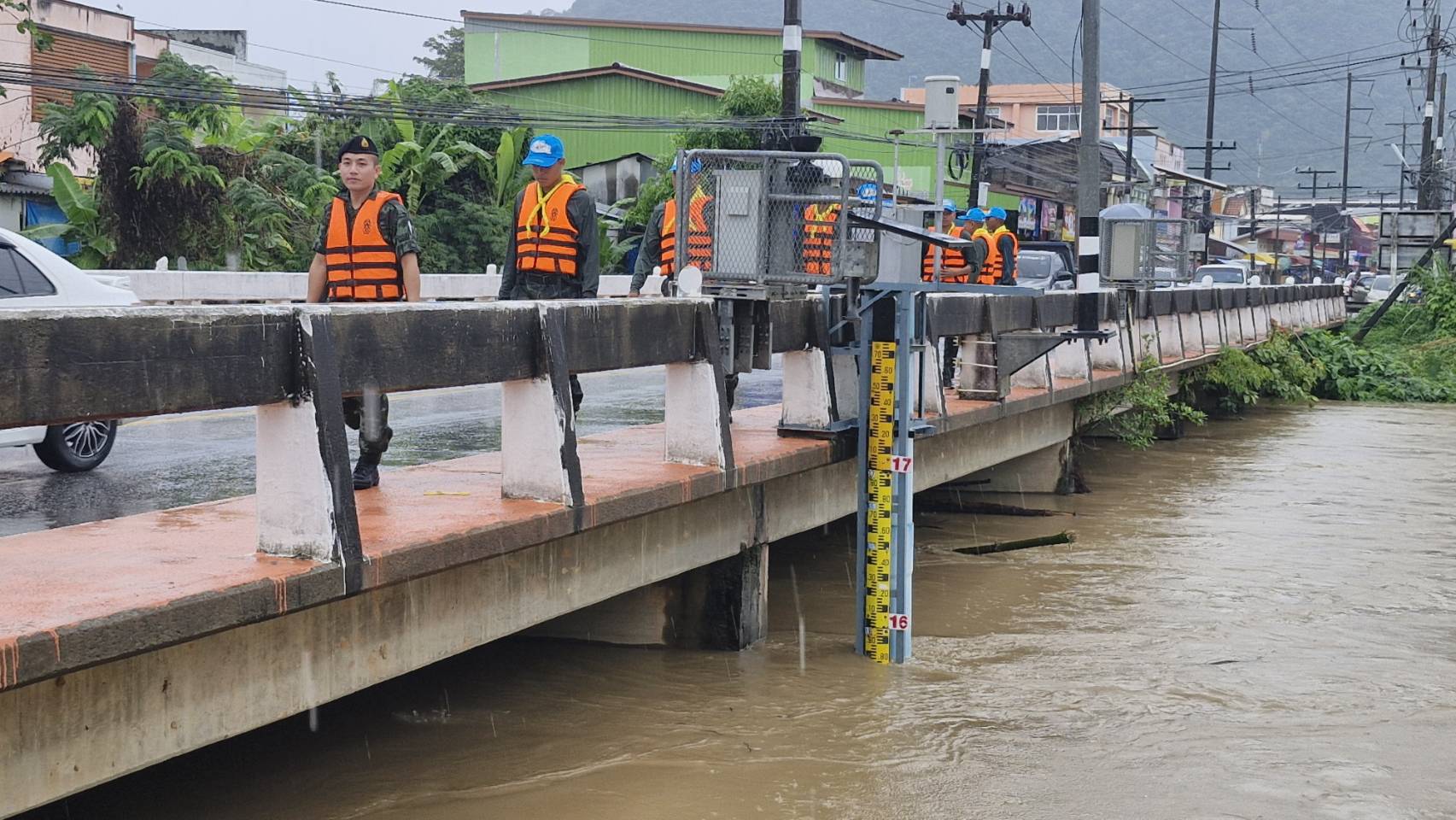 น้ำท่วมสตูลขยายวงกว้างทหารระดมกำลังอพยพประชาชนด้านผู้ว่าฯประกาศเตือนภัยฉุกเฉิน 27 พ.ย. - 4 ธ.ค