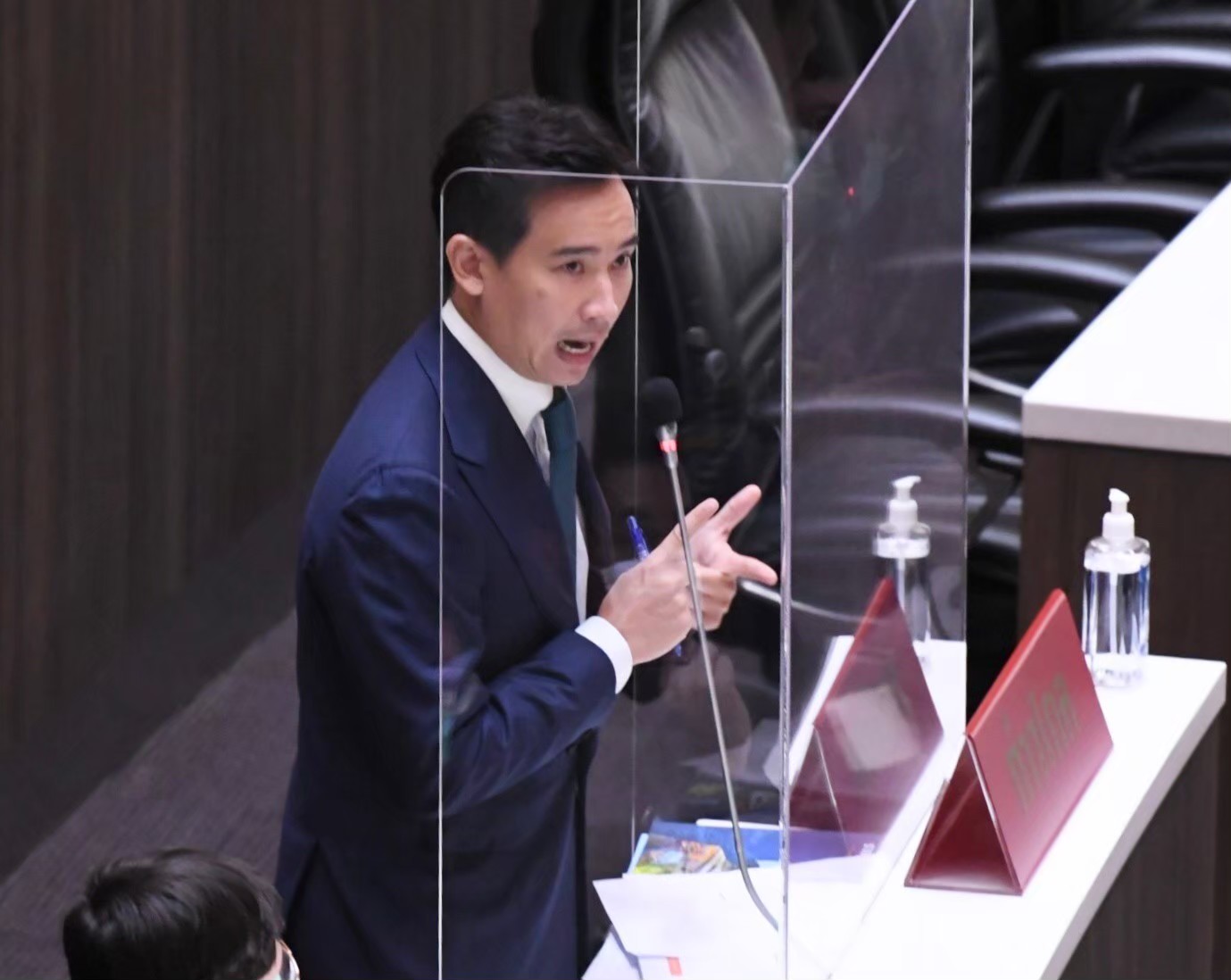 "พิธา" ปลุกปชช.ปิดสวิตซ์ 3 ป. ออกจากการเมือง  เข้าคูหาตัดสินใจอนาคตประเทศไทยเอง