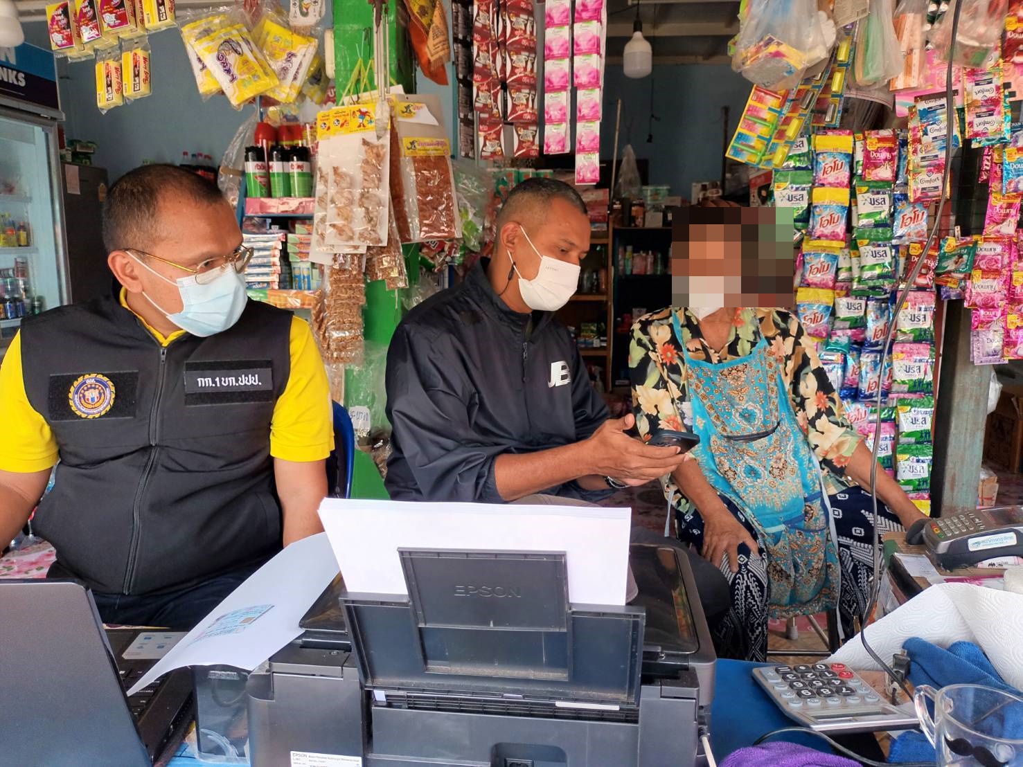 กรมสรรพสามิตฟัน 5 เจ้าหน้าที่ภาค10 ยัดบุหรี่ปลอมรีดเงินป้าร้านชำ 