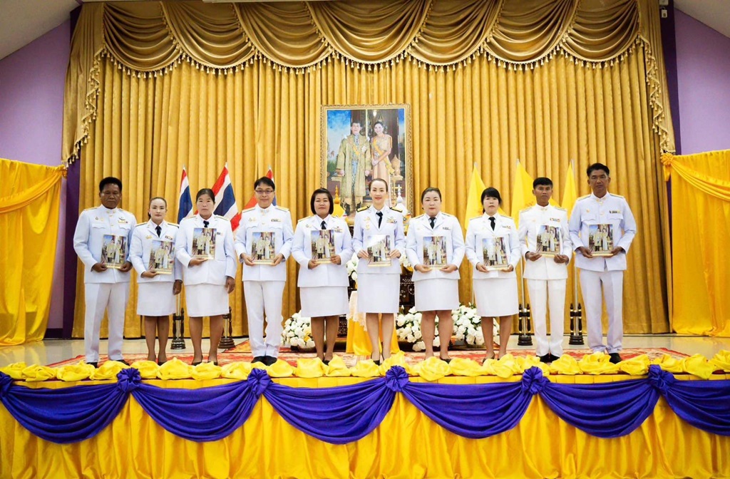 "นายกเจิน" จัดพิธีรับพระราชทานพระบรมฉายาลักษณ์ ให้แก่ส่วนราชการต่างๆ อัญเชิญไปประดิษฐาน