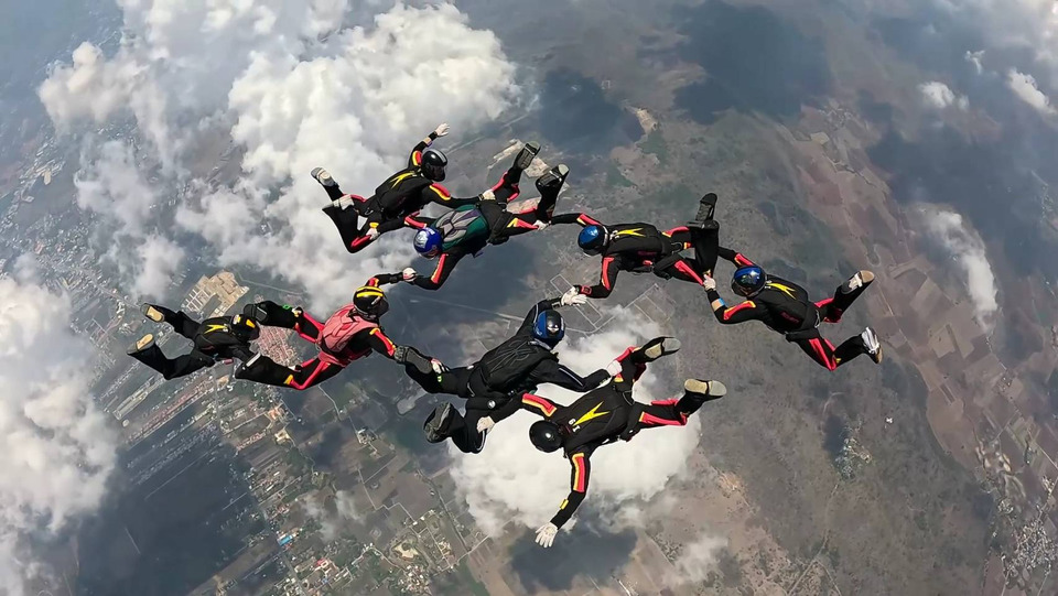ปิดฉากสวยงาม! กระโดดร่มกองทัพไทย–ตร. ครั้งที่ 56 “กองทัพเรือ” คว้าถ้วยรวม 