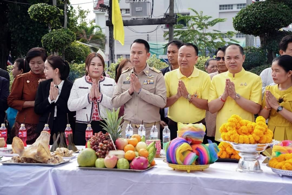 "วิเชียร" ไหว้ศาลพระภูมิเพื่อความเป็นสิริมงคล ในโอกาสเข้ารับตำแหน่งนาย อบจ.ยโสธร สมัยที่ 2