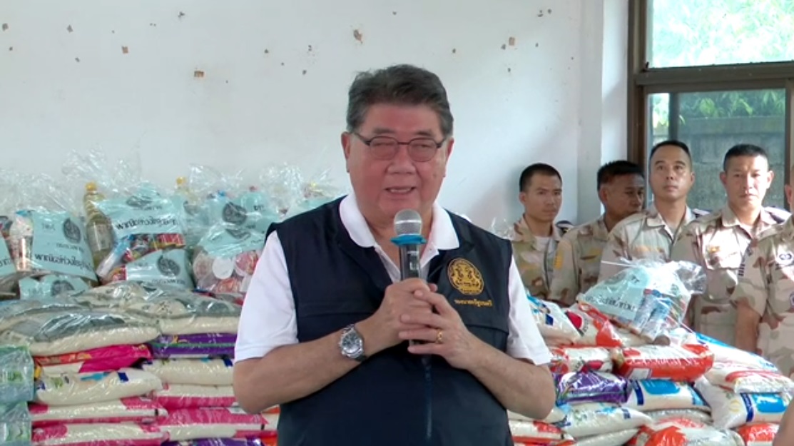 "ภูมิธรรม"ลุยน้ำท่วมเยี่ยมให้กำลังใจผู้ประสบอุทกภัยอ.ท่าวังผา จ.น่านเร่งเยียวยาประชาชน 