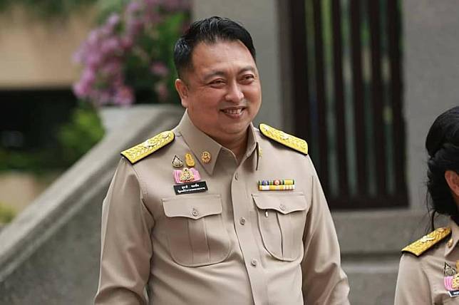 "สุชาติ" เผย ต่างด้าว 3 สัญชาติ ลงทะเบียนออนไลน์พุ่ง 6.5 แสนคน เดินหน้าดำเนินคดีแรงงานเถื่อนตาม กม.