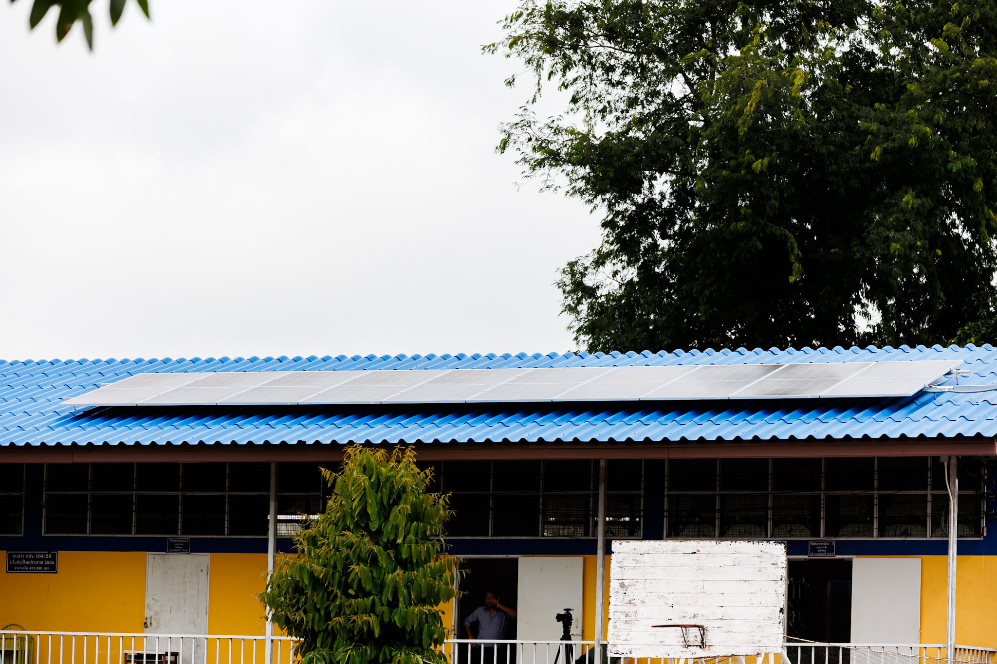สำนักงานสลากฯ ปลูกฝังพลังงานสะอาด ติดตั้งโซลาร์เซลล์ให้โรงเรียนทั่วปท.
