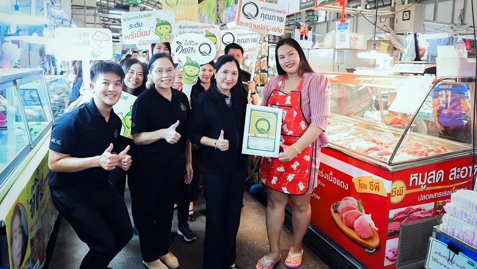 เกษตรฯ ดัน “สินค้า Q” ทั่วกรุง มอบป้ายรับรองตลาดถนอมมิตร ยกระดับอาหารปลอดภัย