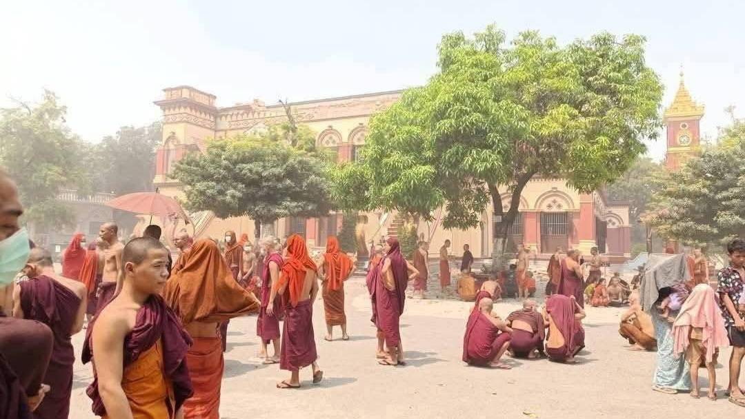 วัดพระธรรมกายเร่งช่วยเหลือผู้ประสบภัยแผ่นดินไหวในมัณฑะเลย์เปิดโรงทานมอบเงินและสิ่งของบรรเทาทุกข์
