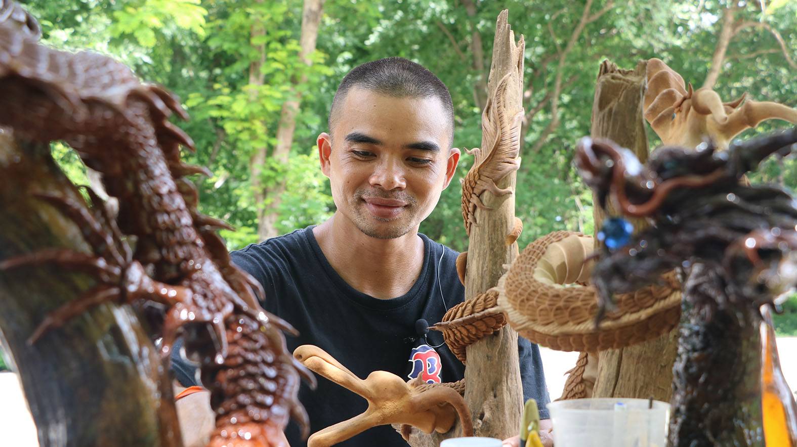 มังกรขี้เลื่อยเกาะตอไม้ งานแฮนด์เมดปั้นมือสร้างมูลค่าราชบุรี  