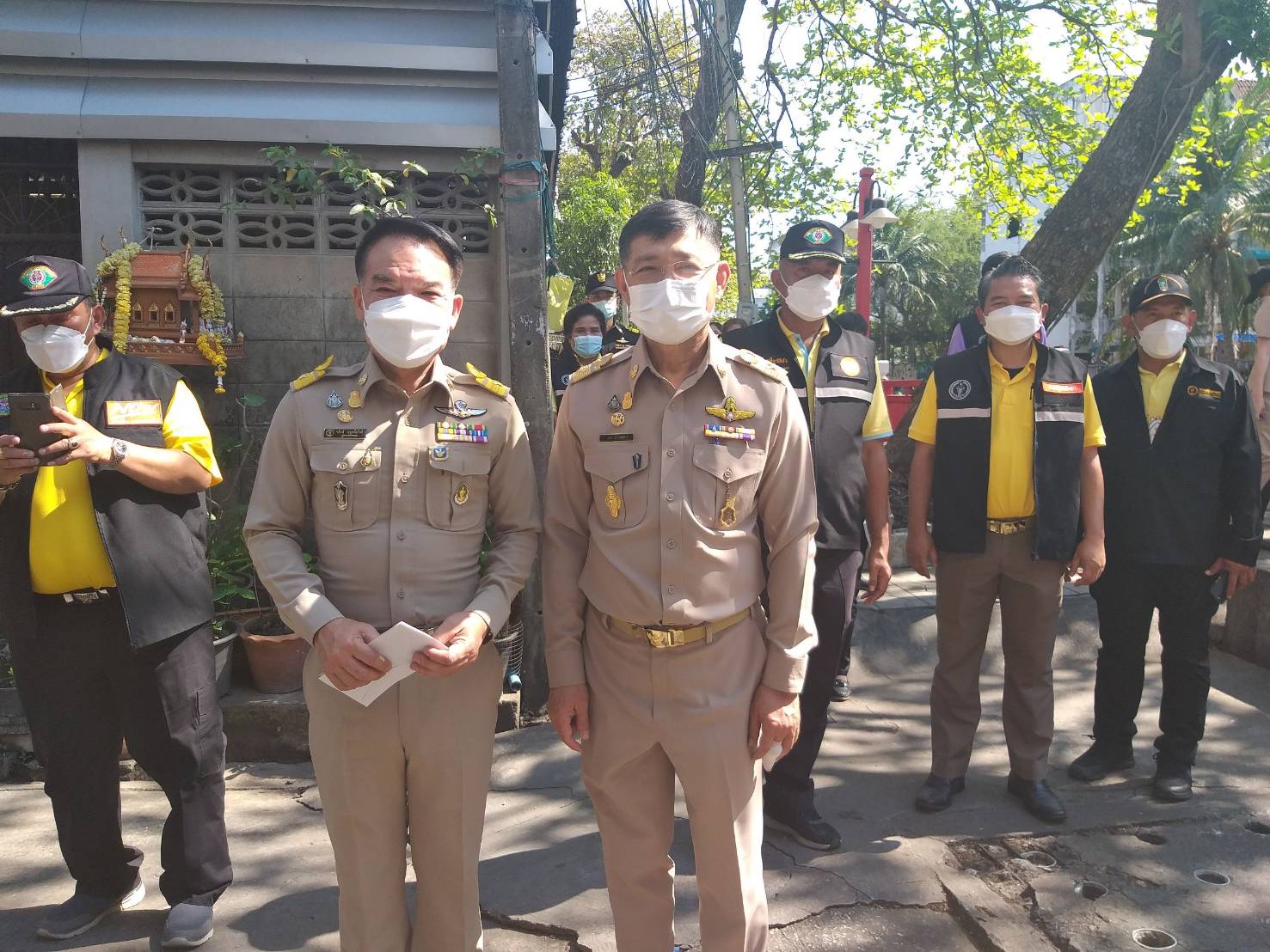 ปลัดกรุงเทพมหานคร พร้อมด้วยผอ.เขตพระนคร ลงพื้นที่ปรับปรุงภูมิทัศน์ ทำความสะอาดพัฒนาคูคลองบ้านพานถมสะพานวันชาติ 