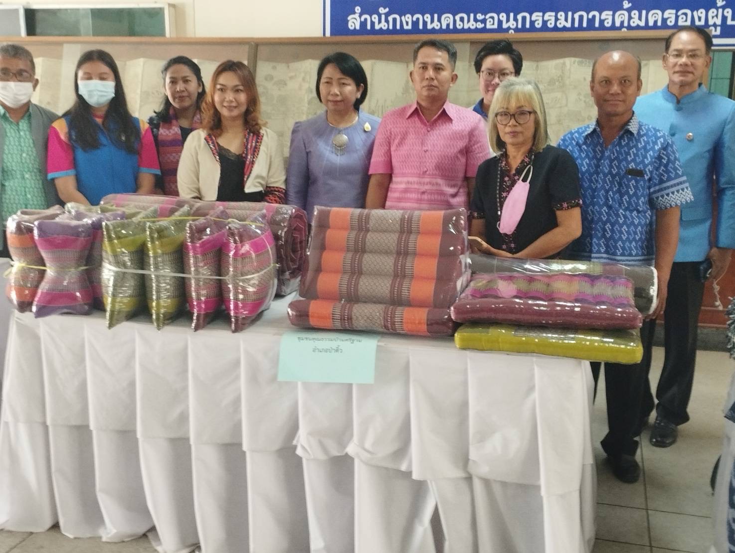 รองผู้ว่าฯยโสธร เยี่ยมชมผลิตภัณฑ์ที่เข้าทำการคัดเลือกสุดยอดชุมชนต้นแบบปี 66