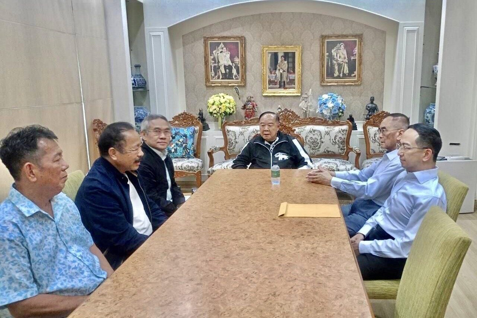 “บิ๊กป้อม” เดินหน้าลุยเลือกตั้ง! “พปชร.” เปิดบ้านรับ “ตระกูลอดิเรกสาร” ร่วมทัพสู้ศึกใหญ่