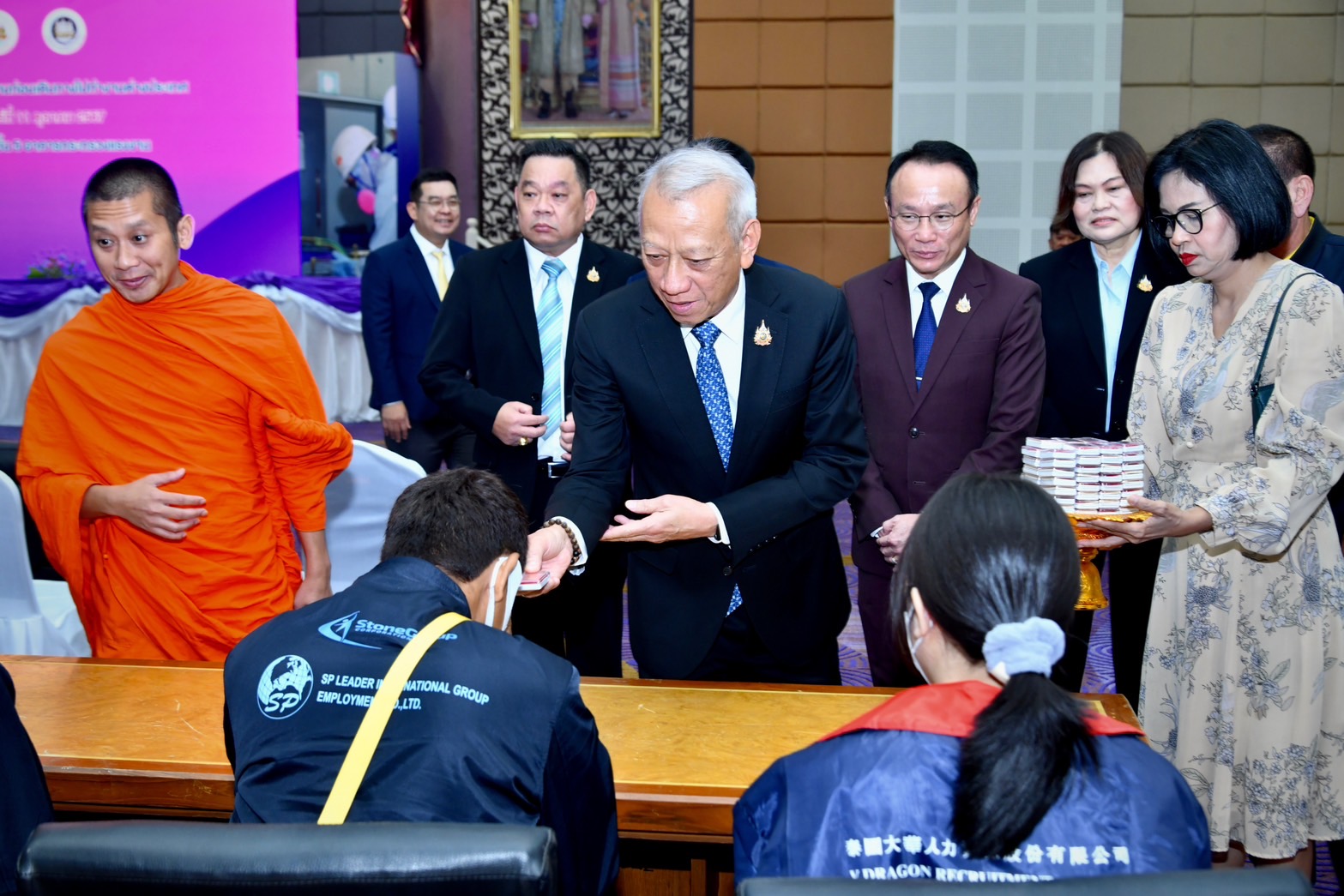 "พิพัฒน์" เร่งส่งออกทำงานฤดูหนาว มอบโอวาทแรงงานไทย ให้เก็บออม นำรายได้กลับประเทศ  