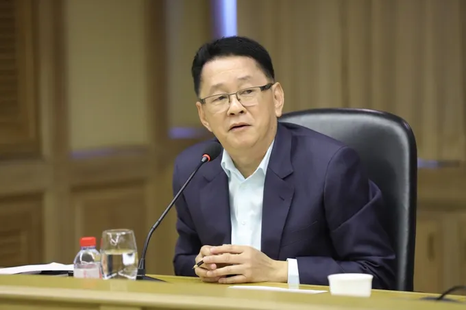 "เลขาเพื่อไทย"โต้ วิษณุ ยกปมบ้านพักป๋าเปรม เทียบบ้านพักประยุทธ์ ไม่ได้ ชี้ รธน. คนละฉบับ เย้ยแค่ปกป้องผู้นำ