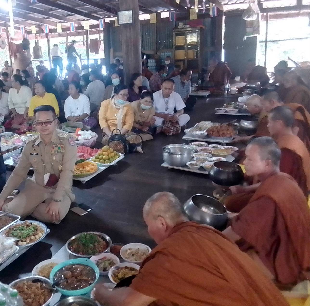 นายอำเภอห้วยคต​ พร้อมปชช.ร่วมแสดงมุทิตาจิตพระเดชพระคุณ หลวงปู่สังวาลย์ ธมุมสาโร เนื่องในงานอายุวัฒนมงคลครบ 90 ปี 70 พรรษา