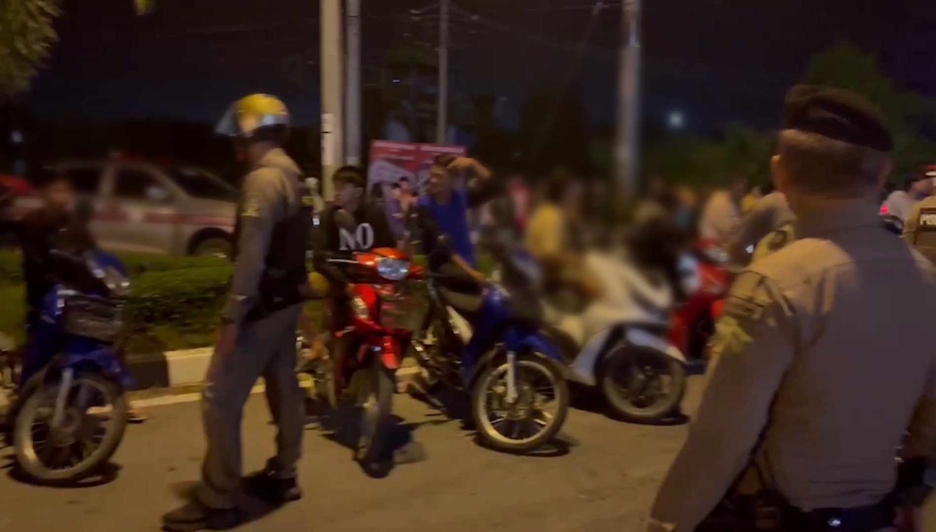 ล้อมจับแก๊งค์รถซิ่งกลางสี่แยก ตอนตี 2 ได้รถ 35 คัน