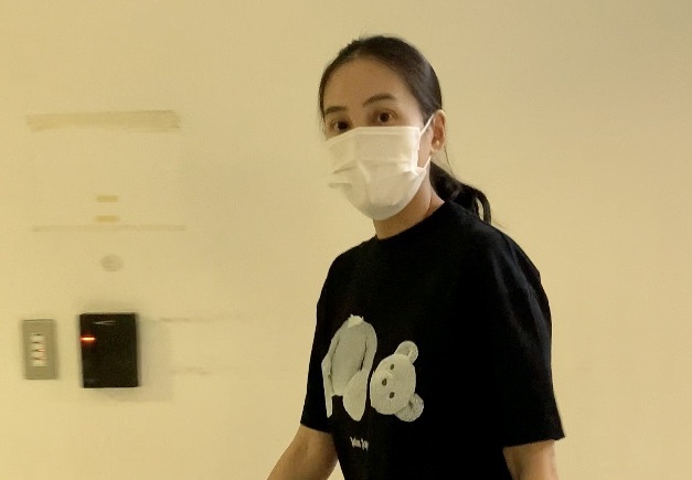 "เจนี่"พร้อมสามีนำเอกสารมอบ พงส.บก.ปอท.เพิ่มเติม เอาผิดคนที่บลูลี่น้องโนล่าผ่านโซเชียล