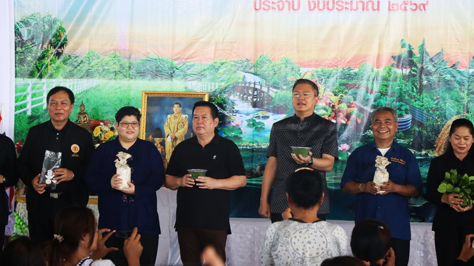 นายก อบจ.อุดรธานี เปิดโครงการเศรษฐกิจพอเพียง หนุนเกษตรกรลดรายจ่าย สร้างรายได้