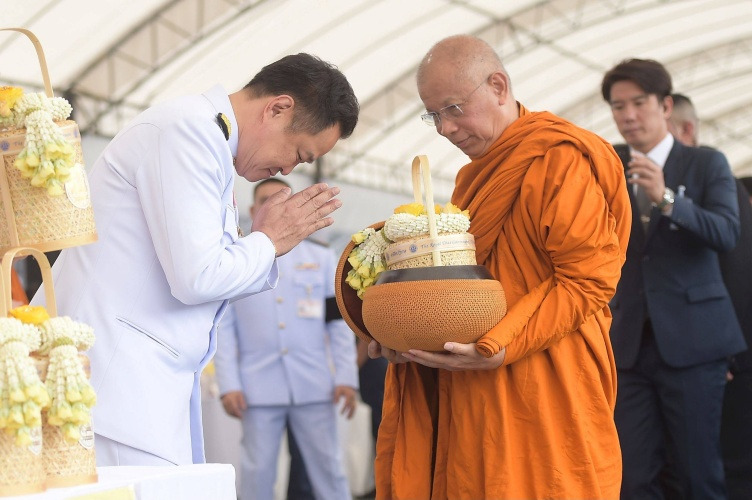 นายกรัฐมนตรี เป็นประธานพิธีเจริญพระพุทธมนต์-ทำบุญตักบาตรถวายพระราชกุศล เนื่องในวันเฉลิมพระชนมพรรษา 28 ก.ค.69