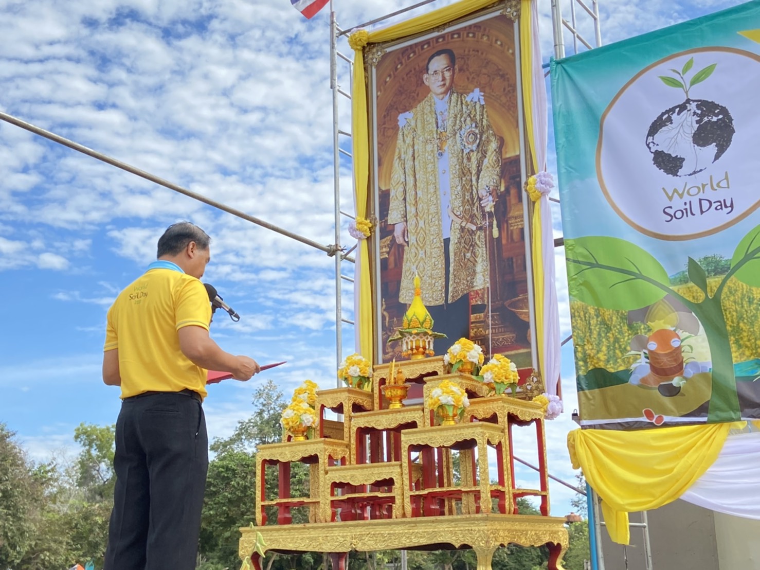 ผวจ.ศรีสะเกษเปิดงานวันดินโลก (World Soil Day) ประจำปี 2563 เพื่อสดุดีและเทิดพระเกียรติ รัชกาลที่ 9