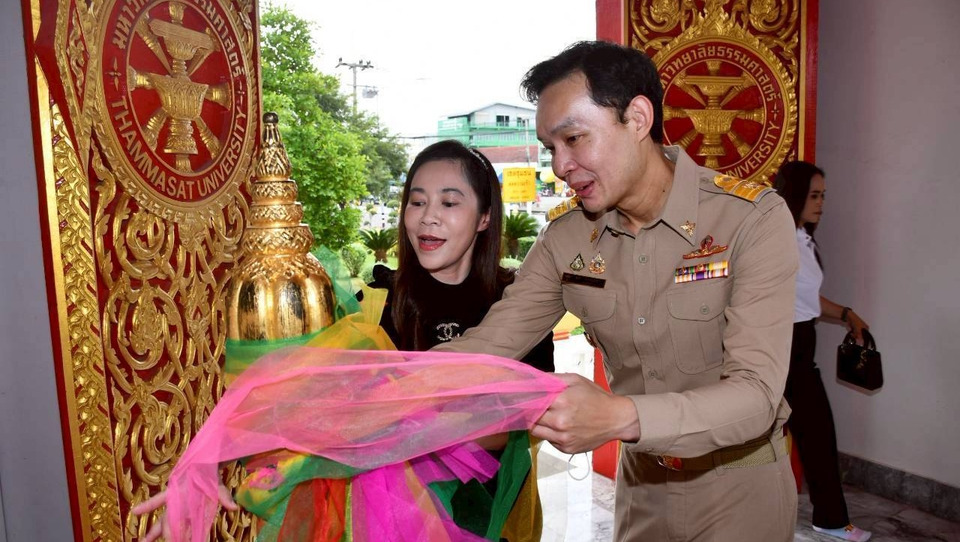 ผอ.รพ.สิงห์บุรีคนใหม่ สักการะสิ่งศักดิ์สิทธิ์ ก่อนเริ่มภารกิจพัฒนาสาธารณสุขจังหวัด
