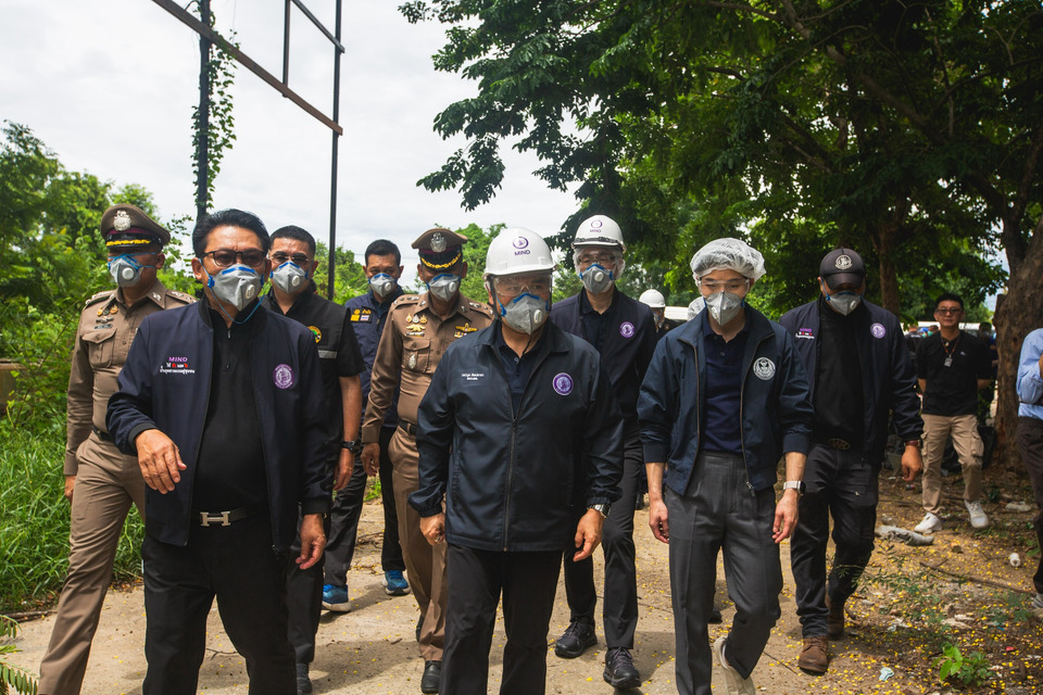 รมว.อุตสาหกรรมลุยนครปฐม ตรวจซากอลูมิเนียมดรอส 1.2 หมื่นตัน สั่งเร่งแก้ หวั่นกระทบชุมชน