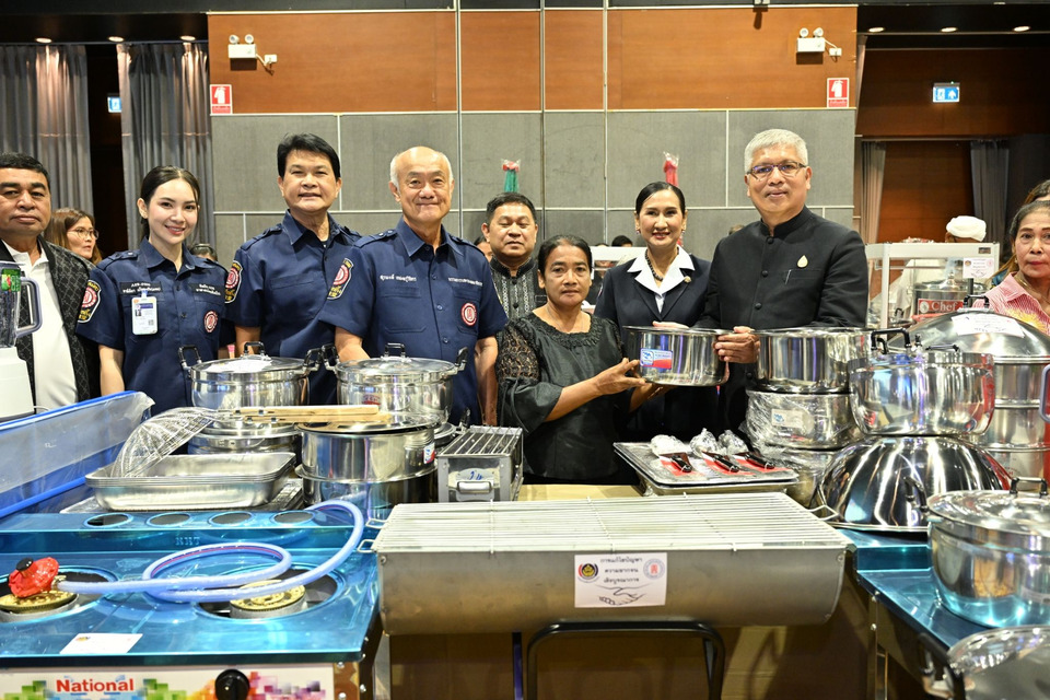 มูลนิธิป่อเต็กตึ๊ง มอบอุปกรณ์ประกอบอาชีพ ให้แก่ครัวเรือนยากจนในพื้นที่จังหวัดสงขลา 