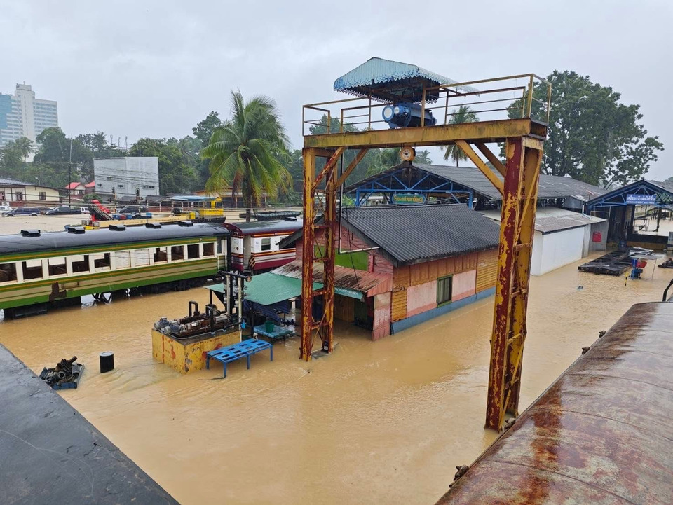 การรถไฟฯเปลี่ยนสถานีต้นทาง–ปลายทาง 8 ขบวน งดเดินรถอีก 22 ขบวน เส้นทางภาคใต้ ต่อเนื่องจนกว่าสถานการณ์จะคลี่คลาย เหตุน้ำท่วมสูง