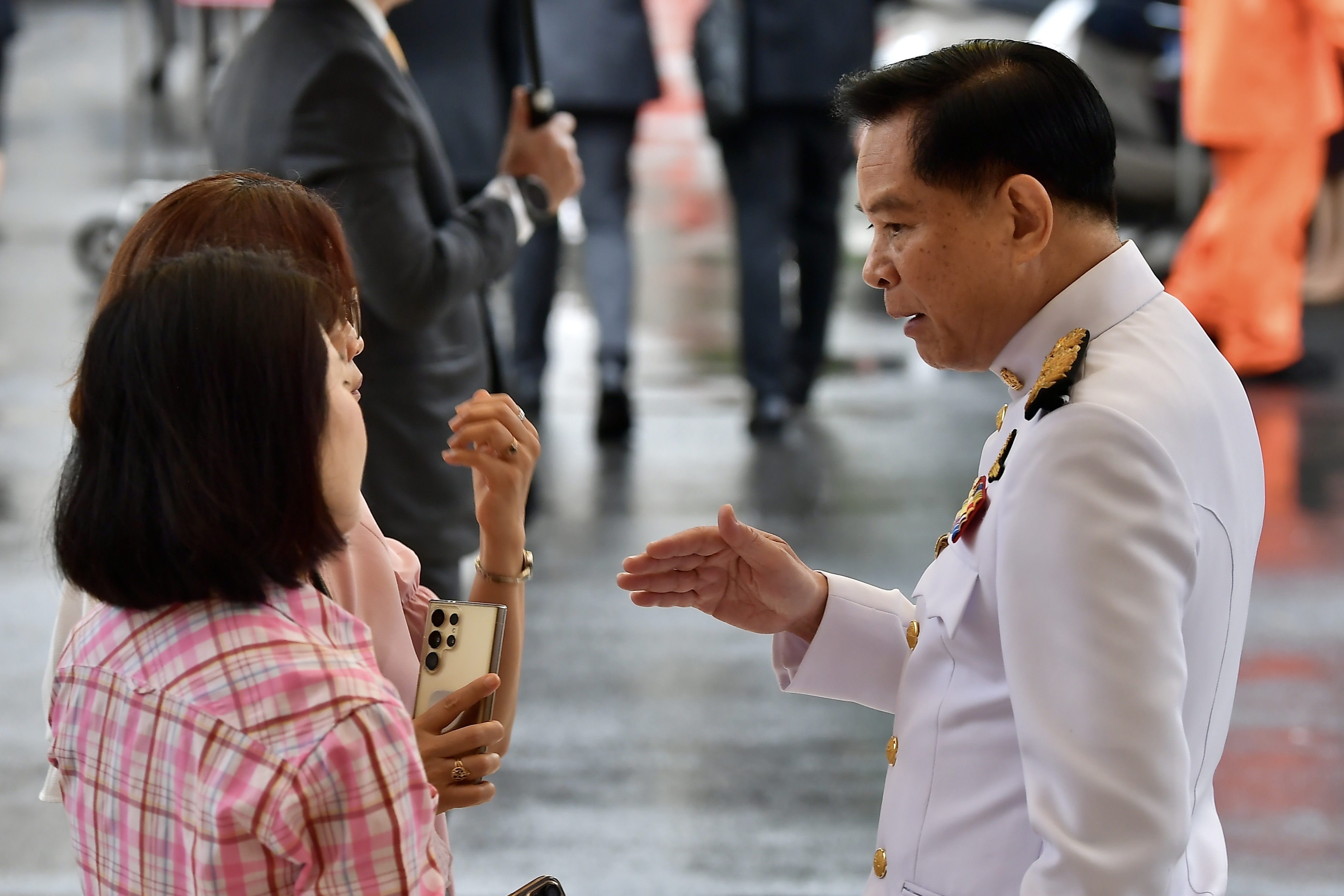 "พีระพันธุ์" เร่งออกกฎหมายคุมราคาน้ำมัน ป้องกันขึ้น-ลงตามใจชอบ เตรียมเสนอครม.ลดค่าครองชีพกลุ่มผู้เปราะบาง