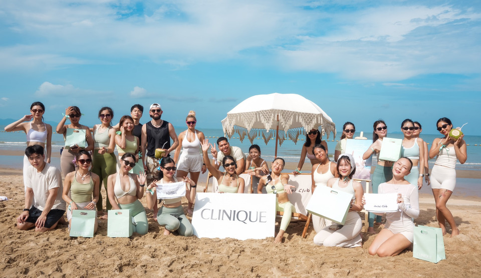Clinique ยกระดับประสบการณ์สกินแคร์สู่ Wellness Lifestyle ผ่านกิจกรรม “The Ocean Rituals Yoga on The Beach” 