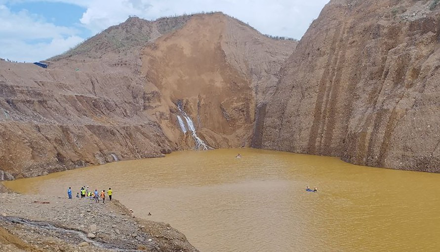 สลด! ดินถล่มเหมืองหยกเมียนมา ดับแล้ว 5 ศพ สูญหายกว่า 15 ชีวิต ฝนมรสุมซ้ำเติมภารกิจกู้ภัย