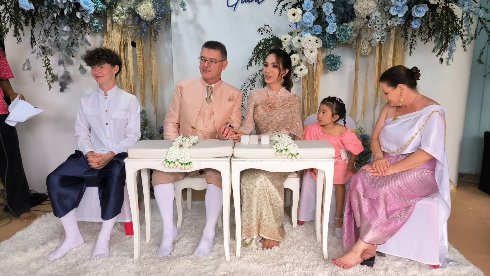 "ยโสธร"หนุ่มวิศวะกรชาวออสเตเรียวัย 52 ปี หอบเงินสินสอด เข้าพิธีแต่ง"น้องน้ำหนึ่ง"สาวสอง