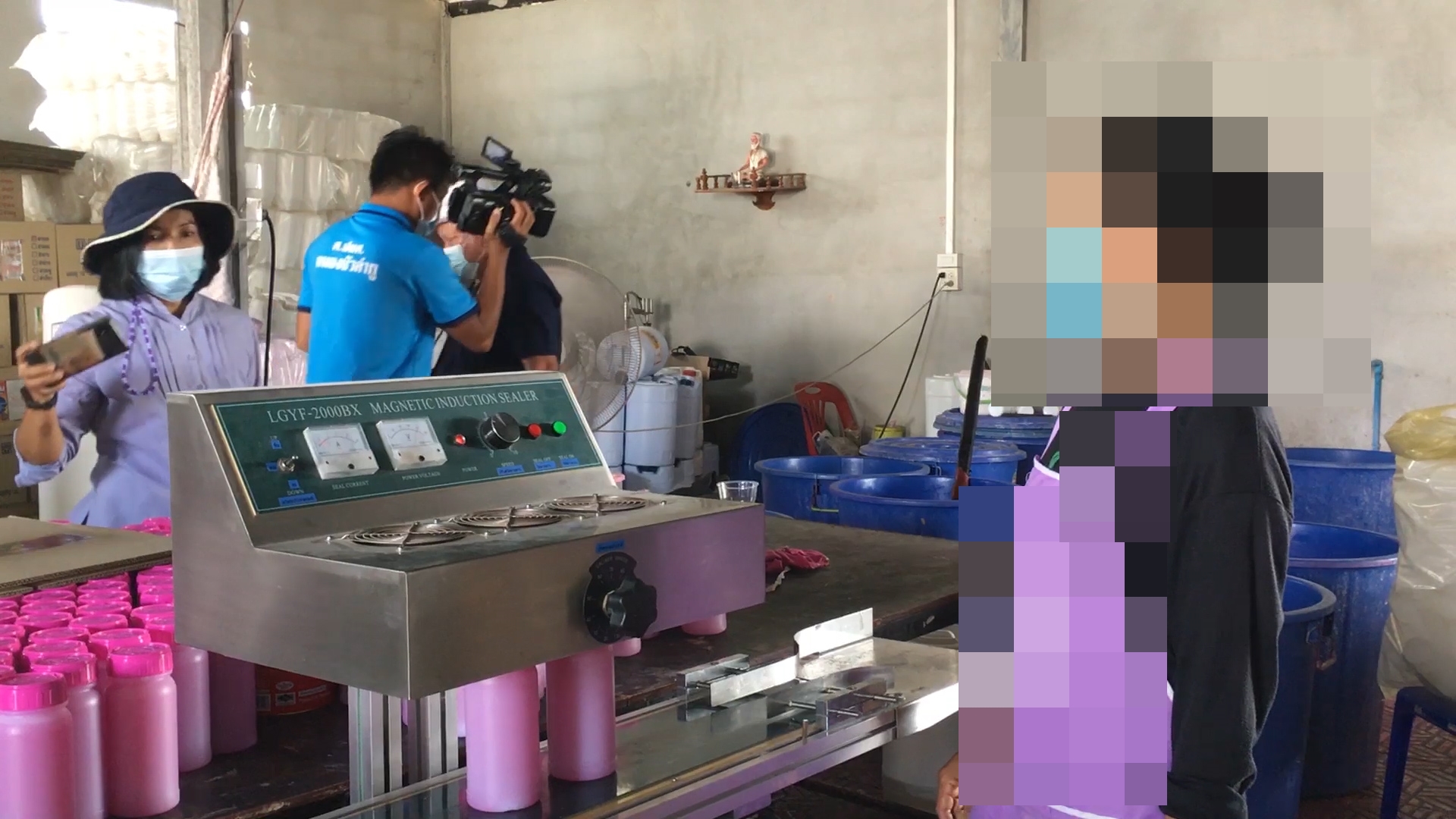 ตำรวจ ปคบ.ร่วมกรมวิชาการเกษตรบุกทลายโรงงานผลิตปุ๋ยน้ำปลอม 