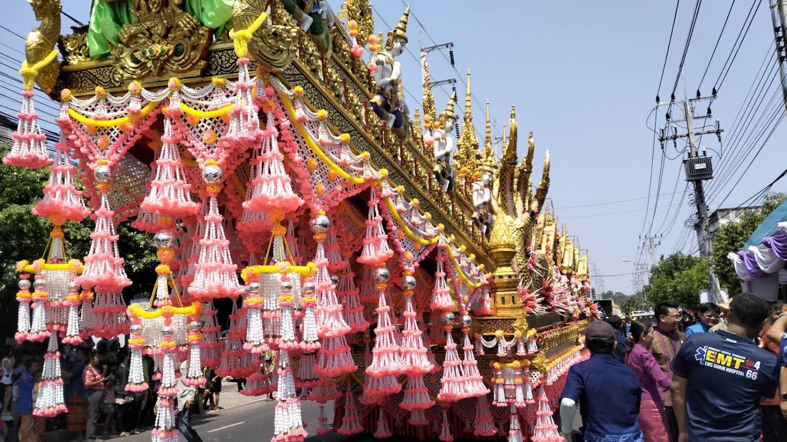 ชาวรัตนบุรีจัดยิ่งใหญ่สุดอลังการ  ขบวนแห่งานประเพณีบุญบั้งไฟ บวงสรวงพระศรีนครเตาท้าวเธอ ประจำปี 2566