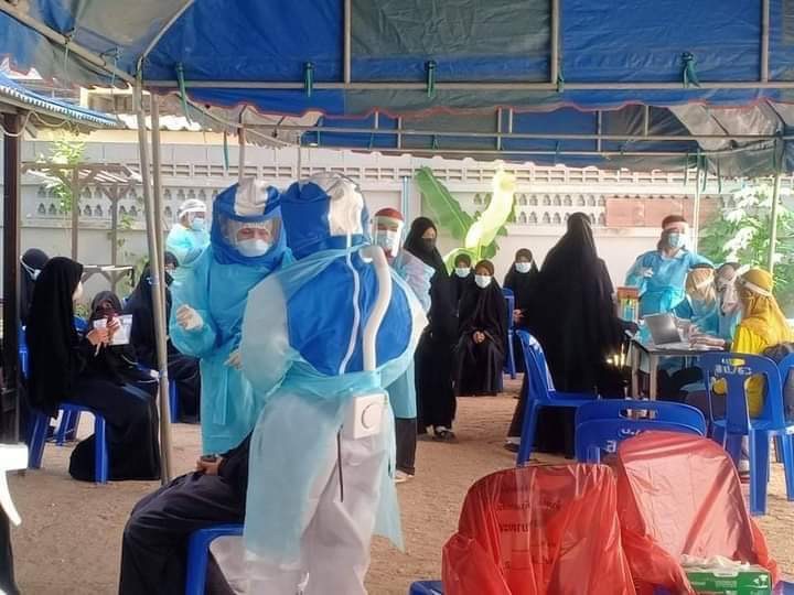 สสจ.ยะลา เน้นย้ำ จนท.สสอ. รพ.สต.นิบงบารู  ลงพื้นที่คลัสเตอร์ศูนย์มัรกัสยะลา คัดกรองหาผู้ติดเชื้อในกลุ่มมัสตูรอ(นักเรียนหญิง) จำนวน 120 ราย 