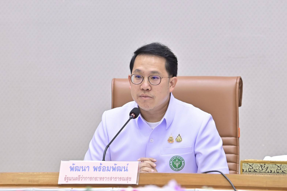"พัฒนา" ห่วงผลกระทบ "พายุแมตโต" สั่งเฝ้าระวังติดตามสถานการณ์ใกล้ชิด ป้องกันสถานพยาบาล ย้ายเครื่องมือแพทย์ขึ้นที่สูง 