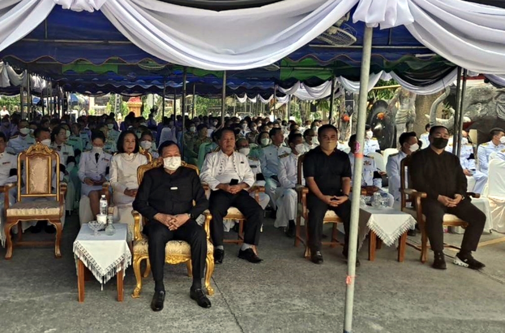 "บิ๊กน้อย-นายกเคี้ยง" ร่วมงานพิธีพระราชทานเพลิงศพ "หลวงพ่อพระครูวรธรรมวิรัช" 