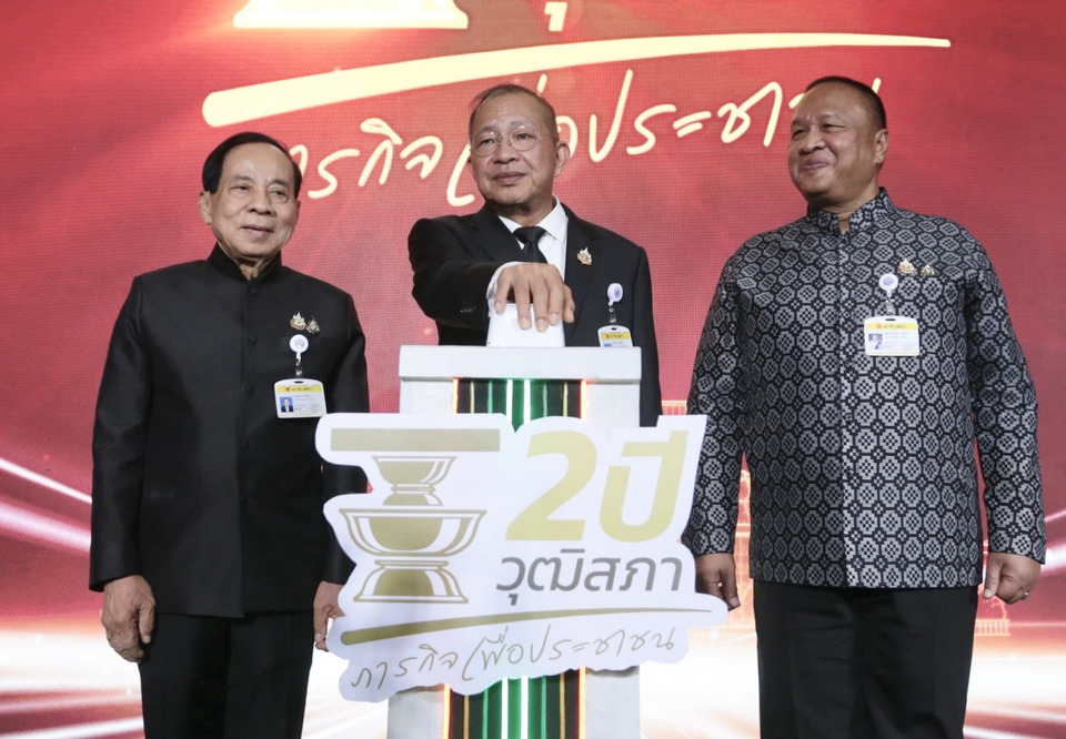 “มงคล”นำสว.แถลงผลงาน2ปี เคลียร์ปม“สว.สีน้ำเงิน-คดีฮั้ว” ลั่นทำหน้าที่เป็นกลางไม่รับสั่งใคร “บิ๊กเกรียง”ลั่นกราบขอโทษทุกคนไม่ใช่เฉพาะ”ลูกเทพ"