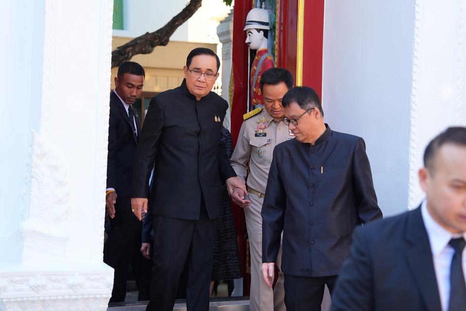 "อนุทิน" เจอ "บิ๊กตู่" กราบสักการะสมเด็จพระสังฆราช ขอพรปีใหม่ "องคมนตรี" ให้กำลังใจ แนะแก้ปัญหาชายแดน ขอให้อดทน