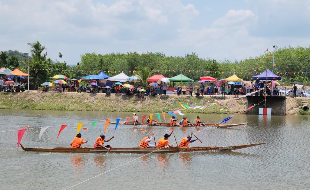เปิดศึก!! "หนองกรับ Open ครั้งที่ 1" แข่งเรือพาย 5 ฝีพาย เนื่องในเทศกาลสงกรานต์