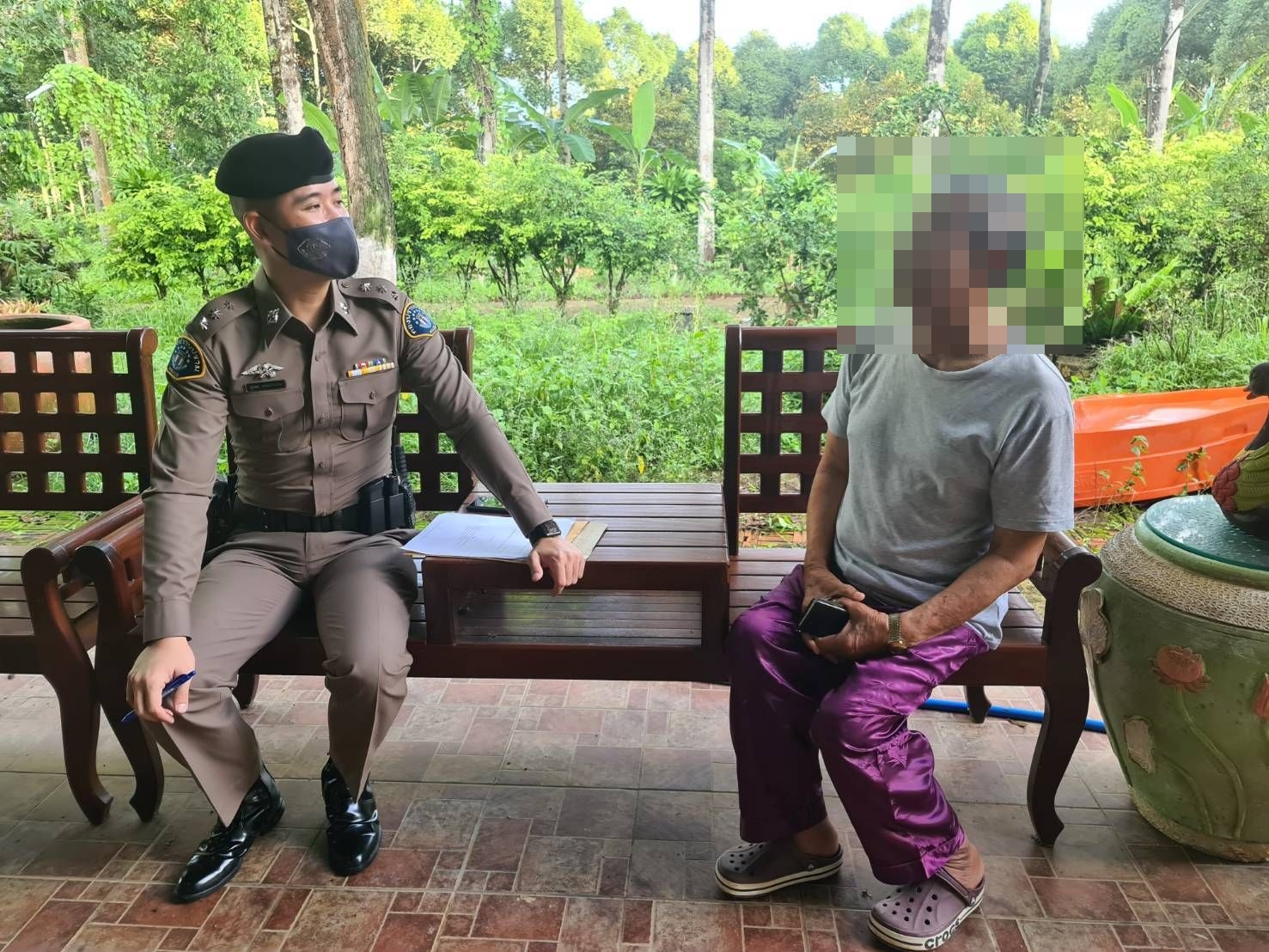 บุกจับ 2 พ่อลูกคาบ้านคดีฮุบที่ธรณีสงฆ์ 3,800 ไร่ 